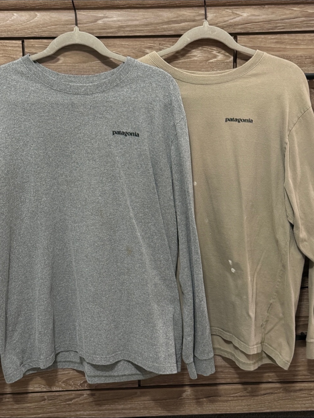 2 Patagonia Long-Sleeved P-6 Logo Shirts Size Large Grey